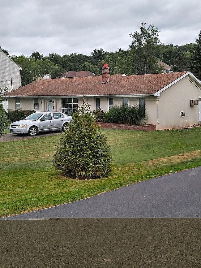 Photo of 34 Fawn Dr, Dallas, PA