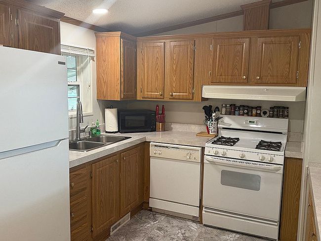 Photo of 26 Van Ess Dr, Olmsted Twp, OH