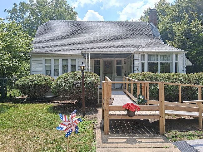 Photo of 221 E Grove St, Utica, IL