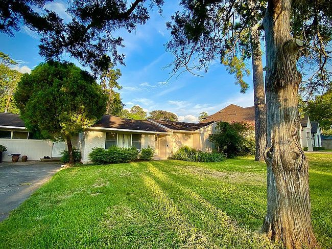Photo of 850 Pecanwood Ln, Houston, TX