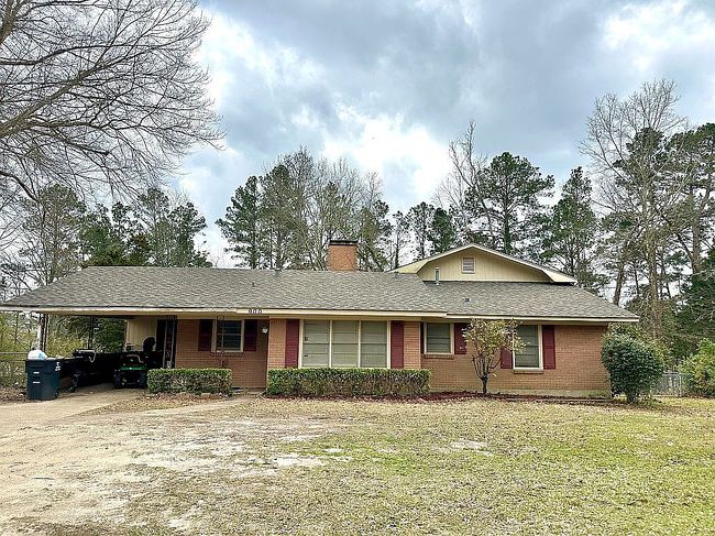 Image of 900 Victoria Dr