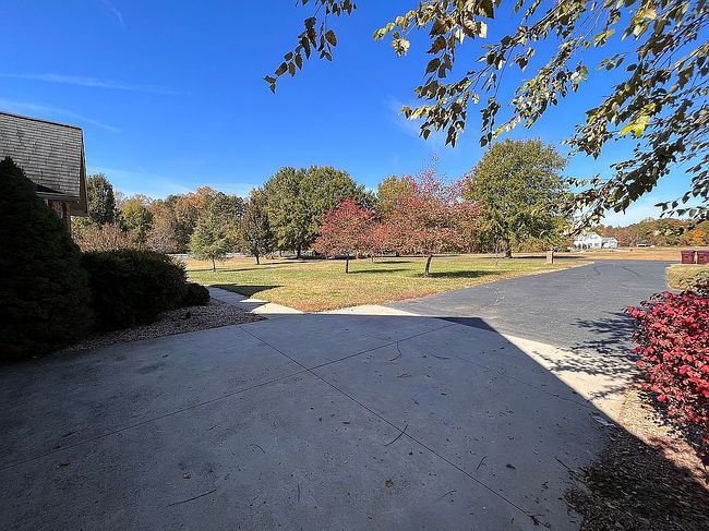 Image of 440 Lake Pointe Ln