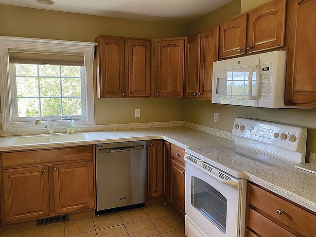 Additional photo 2 of property located at 136 Linden Ln