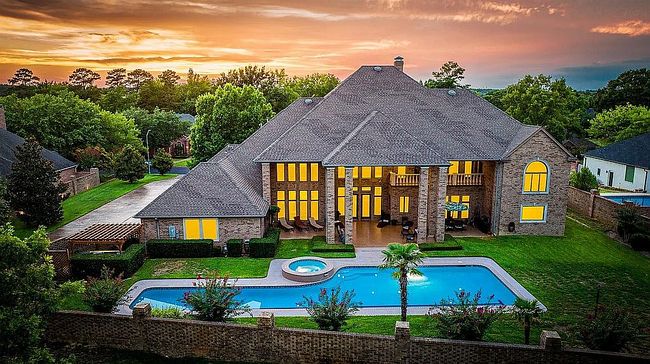 Additional photo 3 of property located at 6704 Hollytree Cir