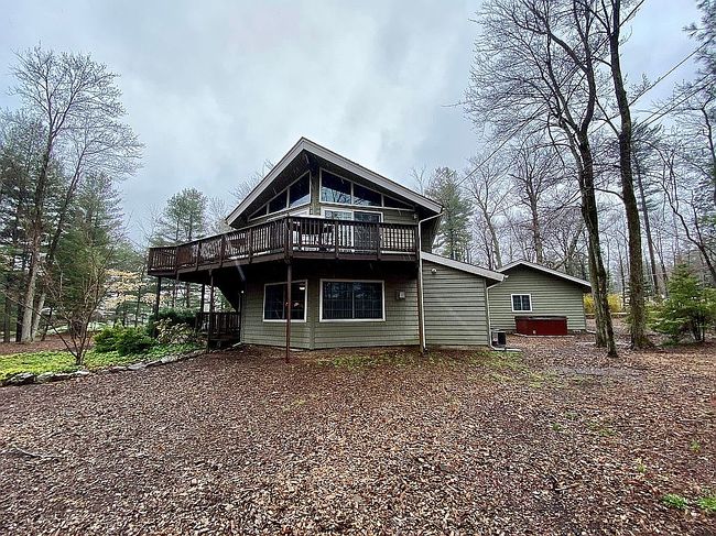 Photo of 336 Sir Bradford Rd, Pocono Lake, PA