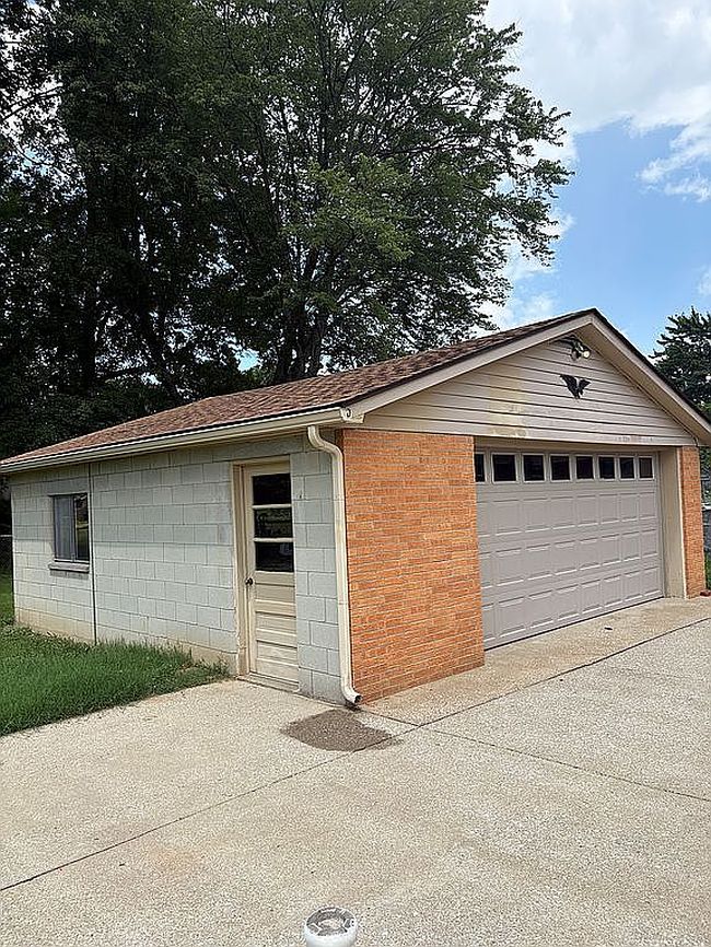 Photo of 2405 Omaha Ln, Louisville, KY