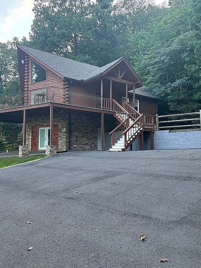 Photo of 583 Tanglewood Ln