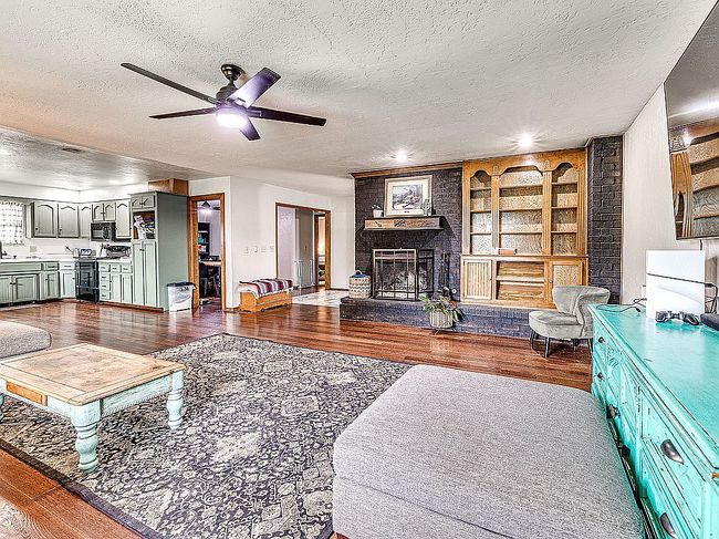 Photo of 1812 N Lincoln Ave, Moore, OK