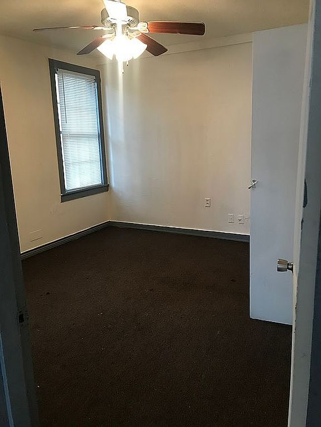 Image of 2946 Midway St