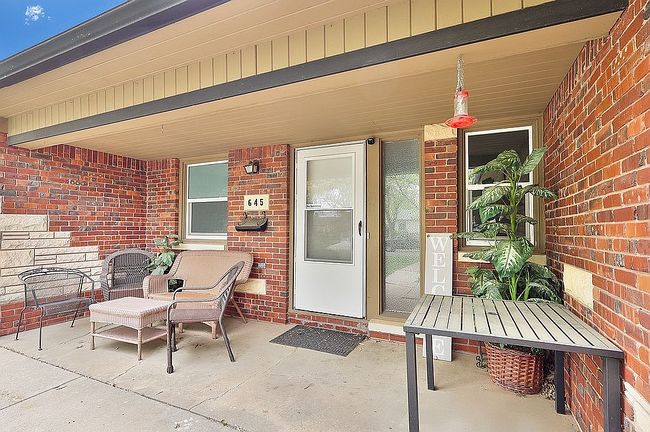 Image of 645 S Courtleigh Dr