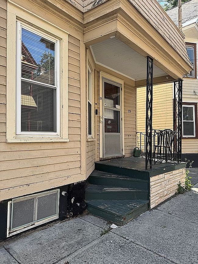 Photo of 19 Ingersoll Ave, Schenectady, NY