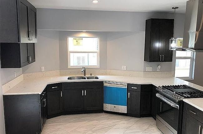 Additional photo 1 of property located at 1128 W 49th St