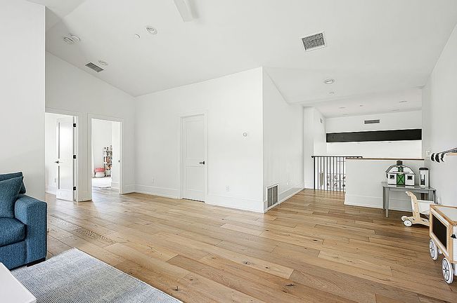 Additional photo 2 of property located at 8144 E Del Barquero Dr