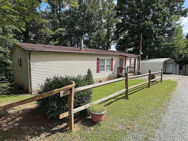 Photo of 701 Lakeview Dr, Penhook, VA