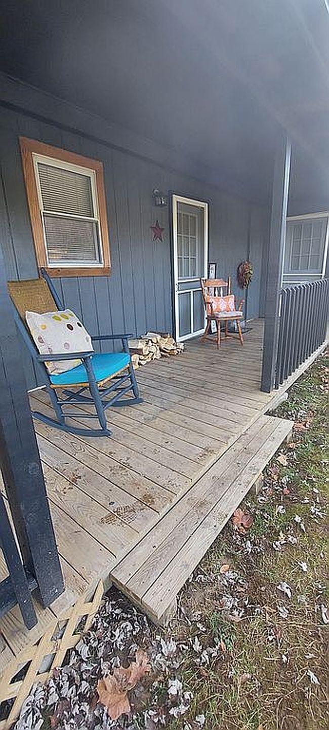 Photo of 283 South Dr, Alderson, WV