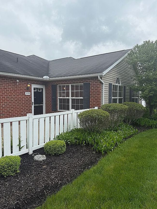 Image of 129 Woodbury Glen St
