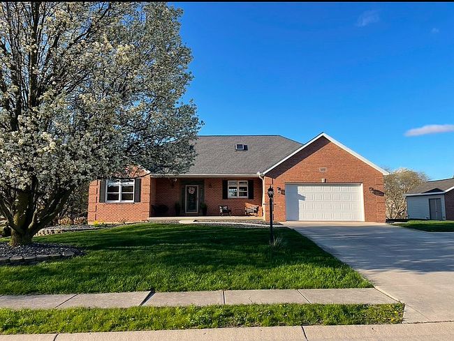 Photo of 1122 Carnation Dr, Wapakoneta, OH