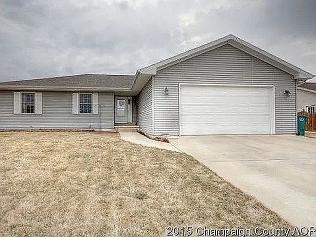 Photo of 1013 Fox Run, Villa Grove, IL