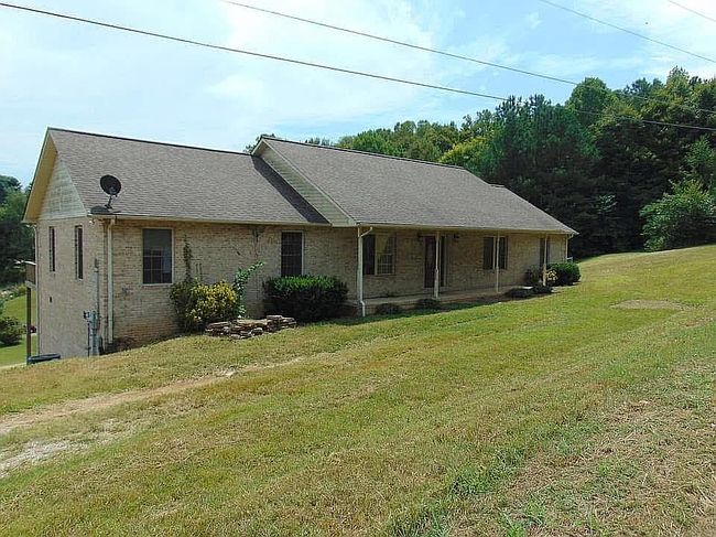 Photo of 315 Lacy St, Byrdstown, TN