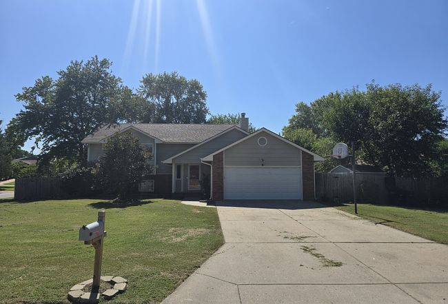 Preview of property located at 1 Shamrock Ln