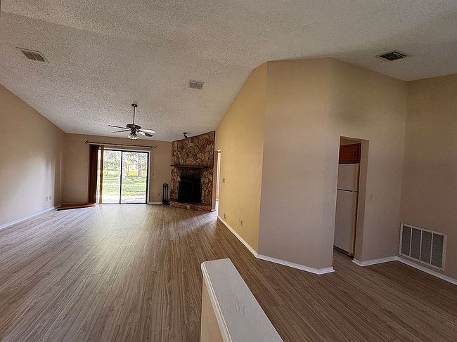 Image of 2076 Tickford St