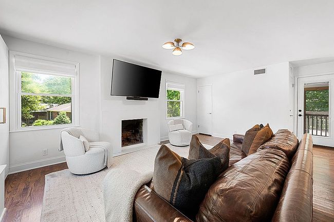 Additional photo 2 of property located at 633 Oakley Dr