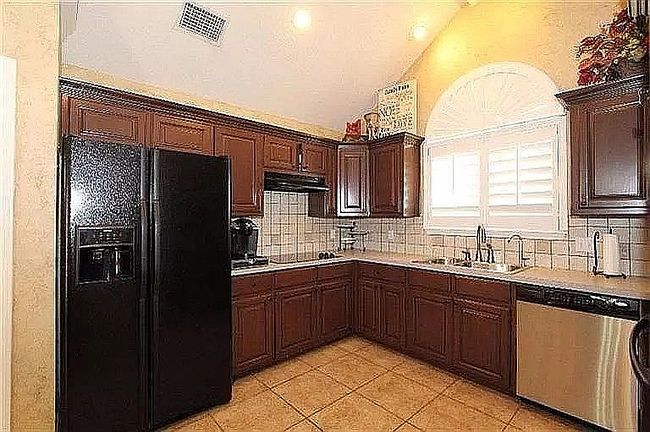 Image of 10306 York Ave