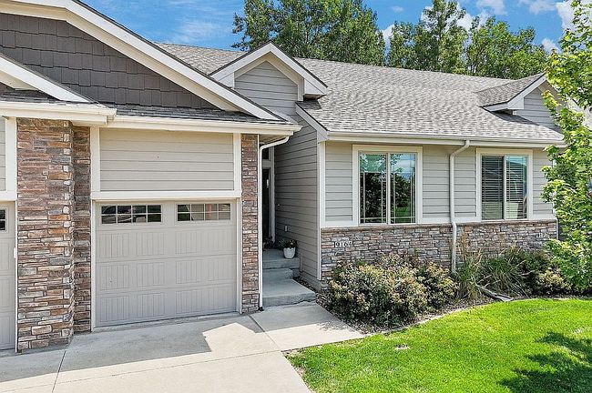 Photo of 9164 Geanna Ct, West Des Moines, IA