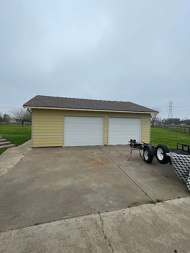 Photo of 720 Winchester Trl, Angleton, TX