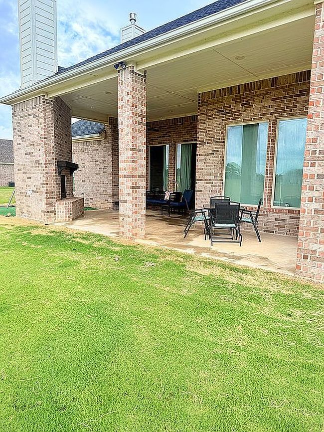 Photo of 821 Williamson Rd, Granbury, TX