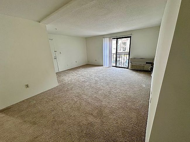 Photo of 6 Village Rock Ln Apt 17, Natick, MA