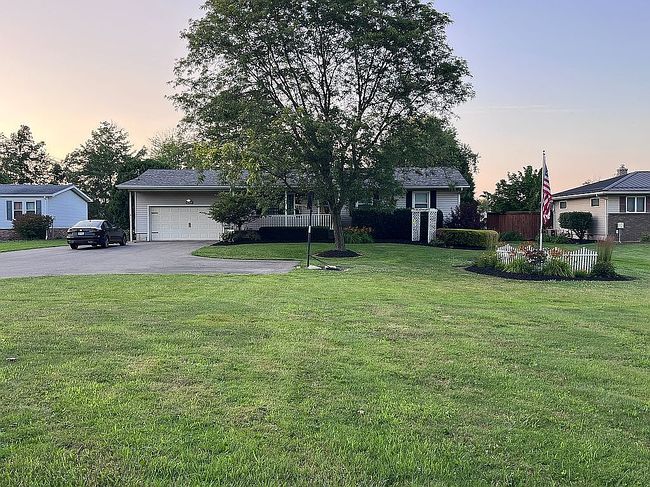 Photo of 1049 Wilson Sharpsville Rd, Cortland, OH