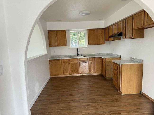 Photo of 716 E 1st Ave, Toppenish, WA
