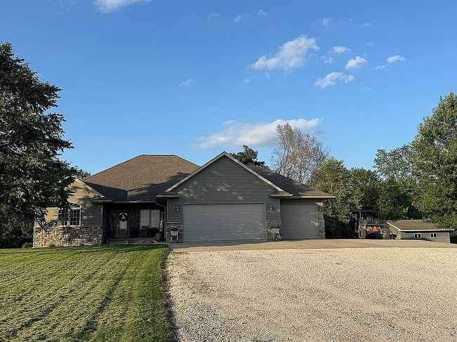 Photo of 32191 Timber Ridge Dr, Steamboat Rock, IA
