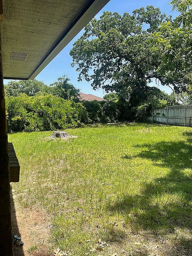 Additional photo 2 of property located at 104 Camelot Ct