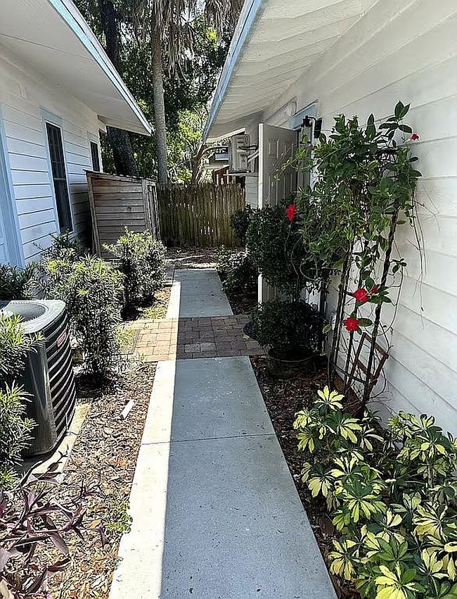 Photo of 618 19th St W, Bradenton, FL