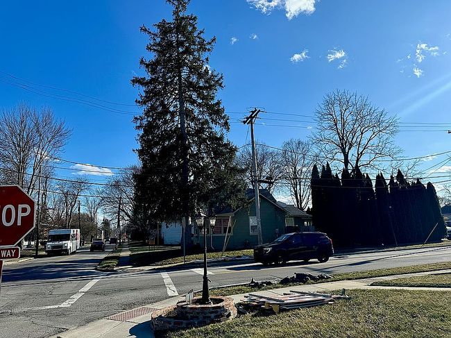 Image of 5777 Summit St
