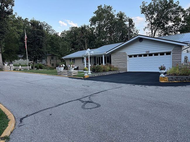 Photo of 130 Woodhill Dr