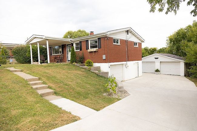 Photo of 9039 Oak Ln