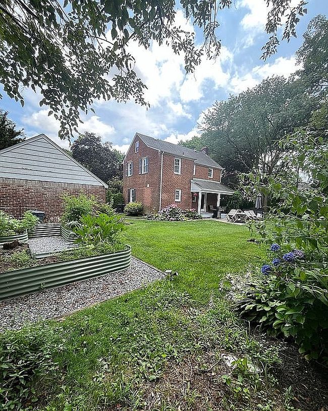 Photo of 98 Beech St, Floral Park, NY