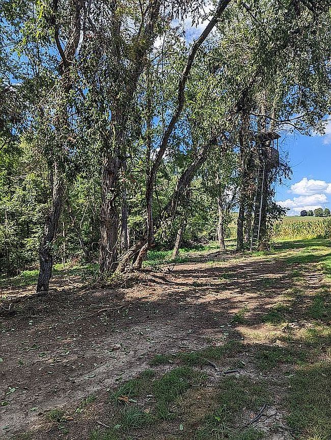 Image of 100 Breeding Hill Rd