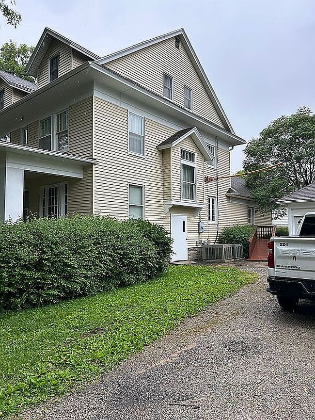 Photo of 207 S Ives St, Highland, KS