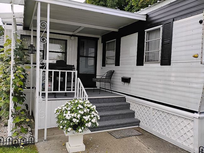 2099 Mary Ann Dr #103, Troy, MI