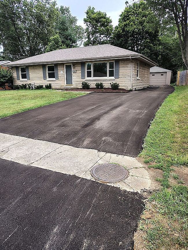 Photo of 219 Loch Lomond Dr, Lexington, KY