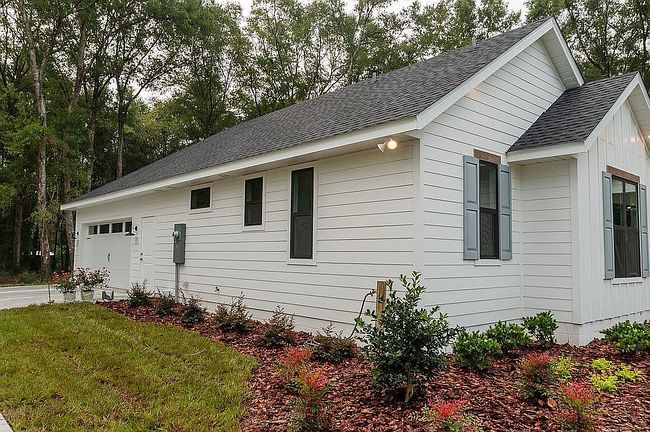 Image of 451 Nw Country Lake Dr