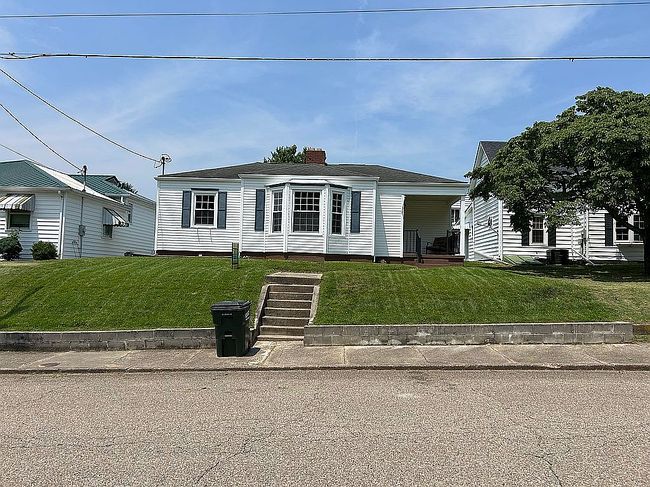 Photo of 617 6th St, Saint Marys, WV