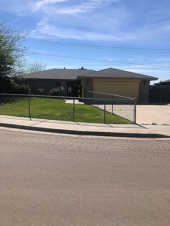 Photo of 453 E Warren Ave, Bakersfield, CA