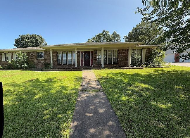 Photo of 404 Ridge Dr, Sallisaw, OK