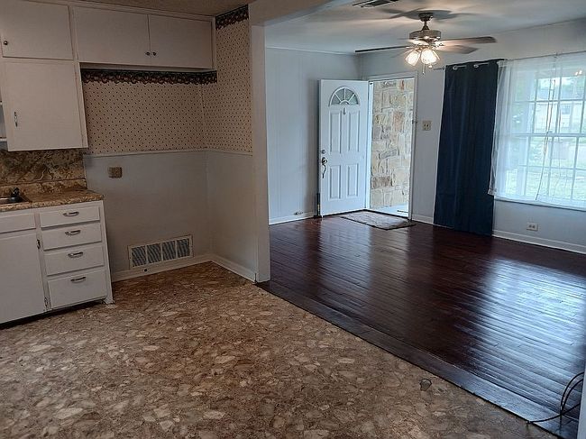 Photo of 82 Belaire Ave, San Angelo, TX