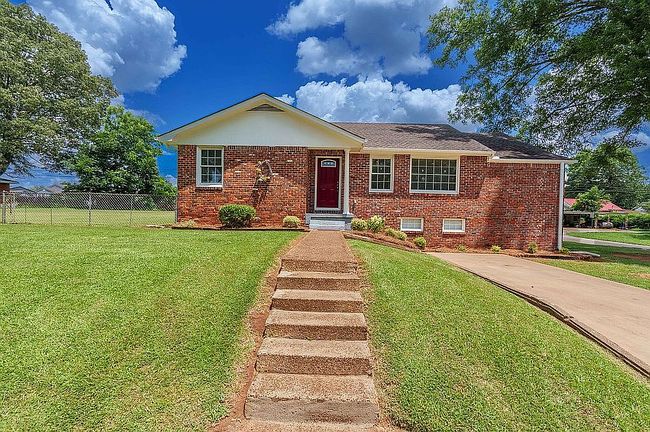 Photo of 800 N Broad St, Tuscumbia, AL